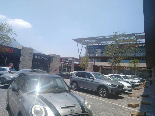LOCAL COMERCIAL EN RENTA ZONA CUMBRES MONTERREY