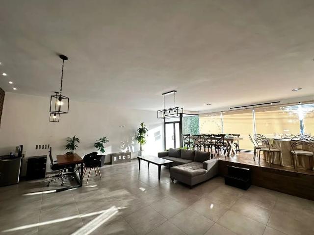 LOCAL COMERCIAL EN VENTA CON SHOWROOM SOBRE AVENIDA TECNOLÓGICO