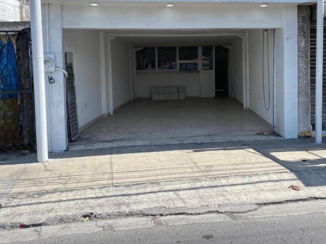 Local comercial en venta en Ave. Eugenio Garza Sada en Monterrey
