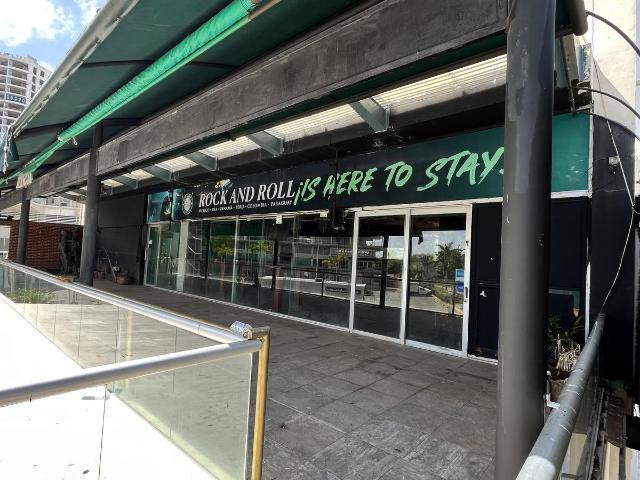 Local Comercial en Venta en Plaza Solare Canc?n | 400 m? con Terraza Frente a la Plaza de Toros