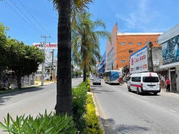 Local Comercial en Venta sobre Avenida Plan de Ayala, Cuernavaca