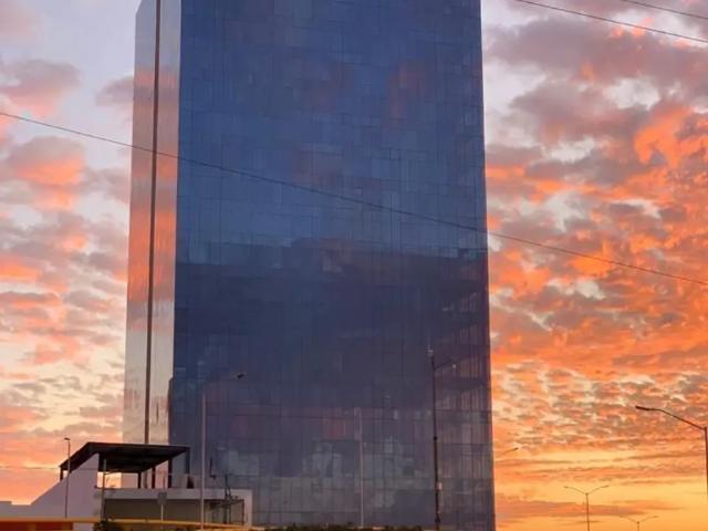 LOCAL COMERCIAL EN VENTA TORRE TITANIUM QUERETARO