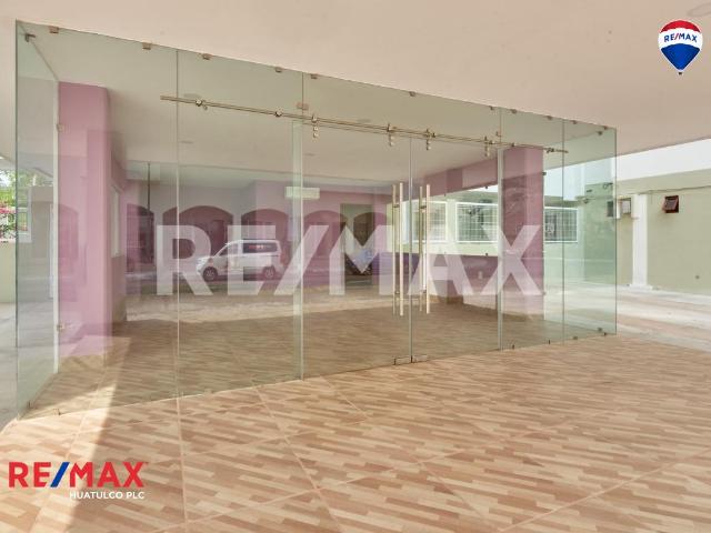 Local comercial en venta, ubicado en Santa Cruz, cerca de restaurantes, bancos y a minutos de la playa principal de Bahías de Huatulco