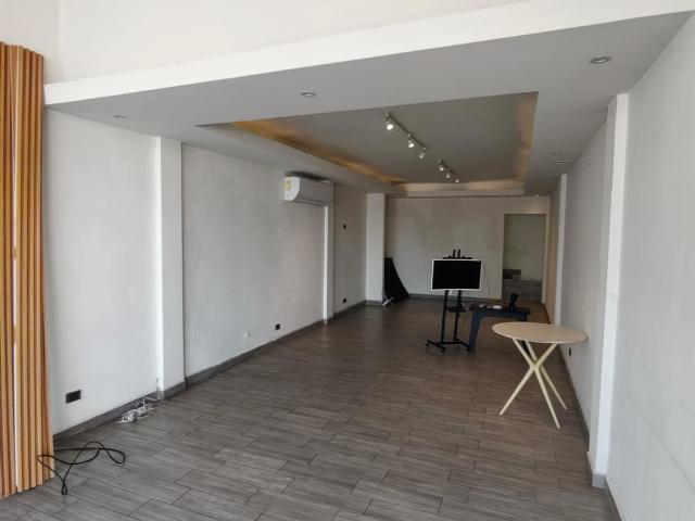 Local comercial en Venta/Renta sobre Avenida Eugenio Garza Sada