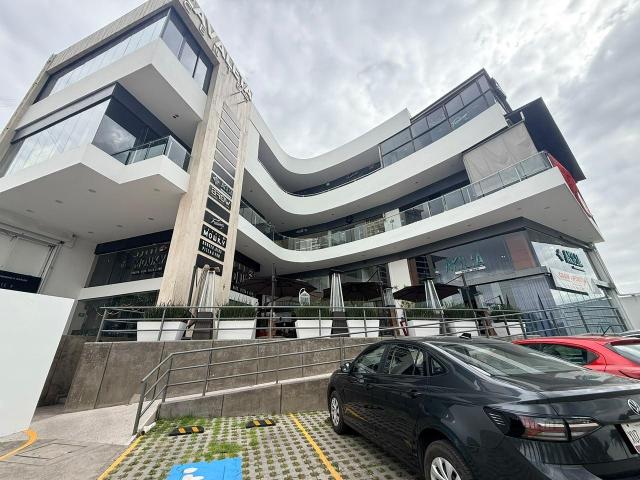 Local comercial en Zavaleta Center, Calzada Zavaleta