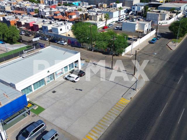 LOCAL COMERCIAL SOBRE CALZADA GOMEZ MORIN