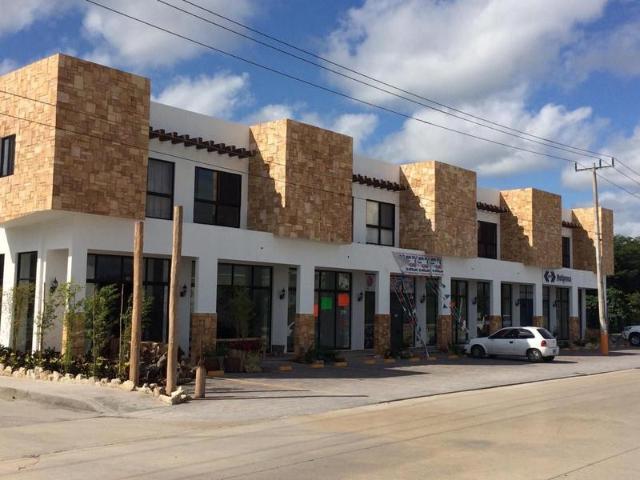 Local comercial sobre Av Constituyentes P2443