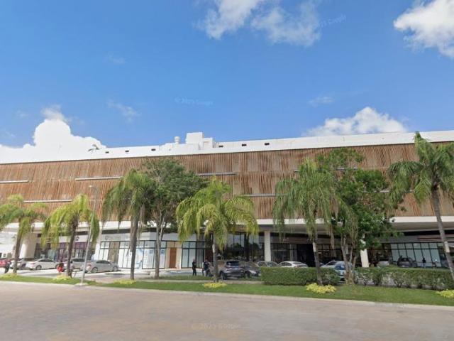 Local comercial sobre Huayacan / Comercial space on Huayacan Avenue