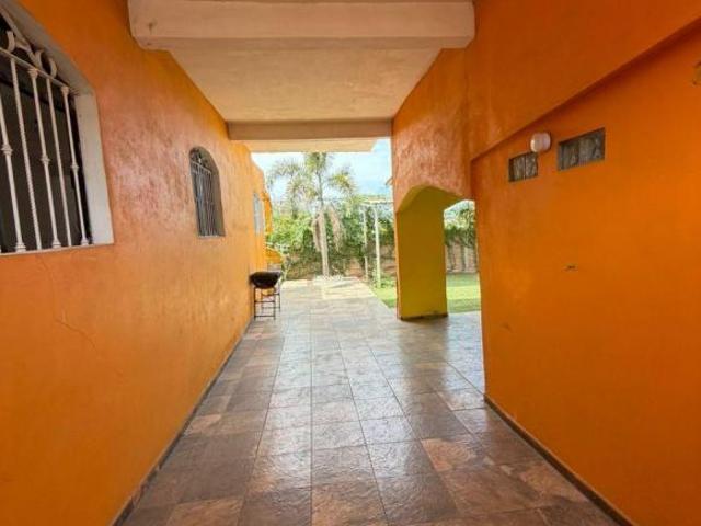 Local comercial, salón de eventos y casa de 338 m² con 2 recámaras en venta en Flores Magón
