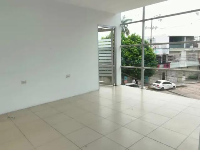LOCAL EN RENTA PLAZA MORETT / 41.29 m2
