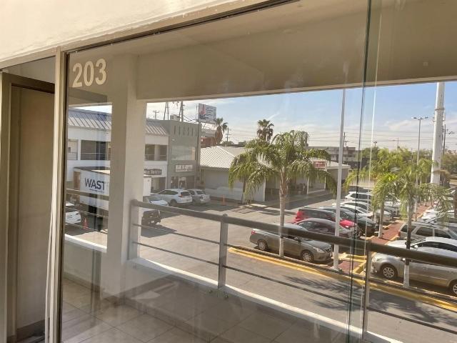 LOCAL POR AVENIDA MIGUEL ALEMAN APODACA RENTA