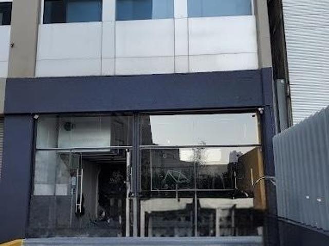 Local Comercial u Oficina en Santa Fe a pie de calle