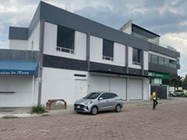 Local comercial y de servicios ubicado en pueblo nuevo