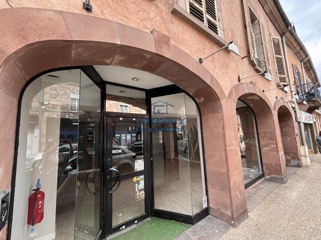 Local commercial murs de 211 m2 Centre ville Luxeuil Les Bains