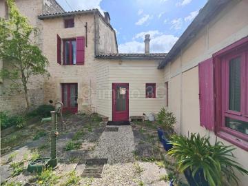 Local commercial avec cour et dépendance 117m² Sauzé Vaussais