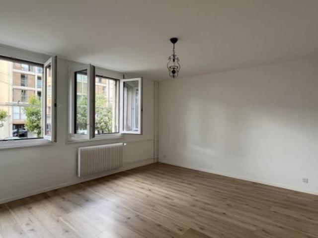 Local commercial à louer idéal pour bureaux ou cabinet