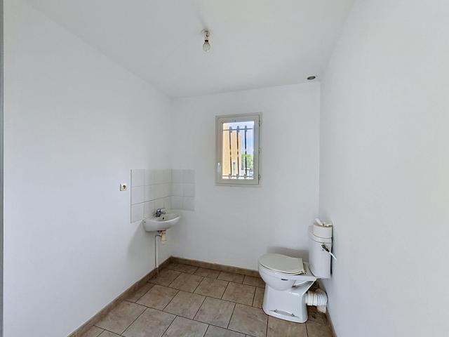 Local commercial à Vendre à Graveson 43 m² avec parking 43m² Graveson