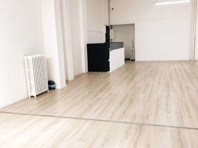 Local commercial de 400 m2 Emplacement stratégique Idéal activité ou investissement