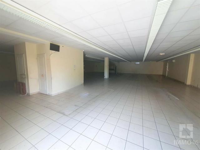 Local commercial de 400m² 411m² Cahors