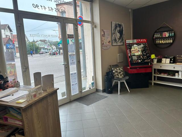 Local commercial entièrement rénové 117m² Chalon Sur Saône