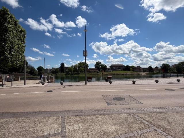 Local commercial + parking quai de Saône 103m² Chalon sur Saône