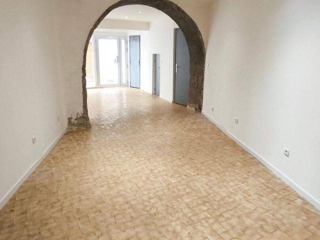 LOCAL COMMERCIAL 37 m² – ENTIÈREMENT RÉNOVÉ – CHARME DE L'ANCIEN & PRESTATIONS NEUVES
