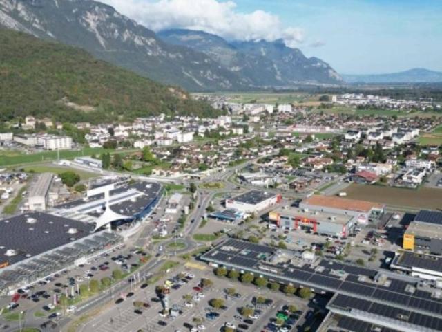 LOCAL COMMERCIAL 600 M² EXCELLENTE VISIBILITE