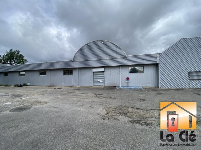 Local commercial 700m² Bon Encontre