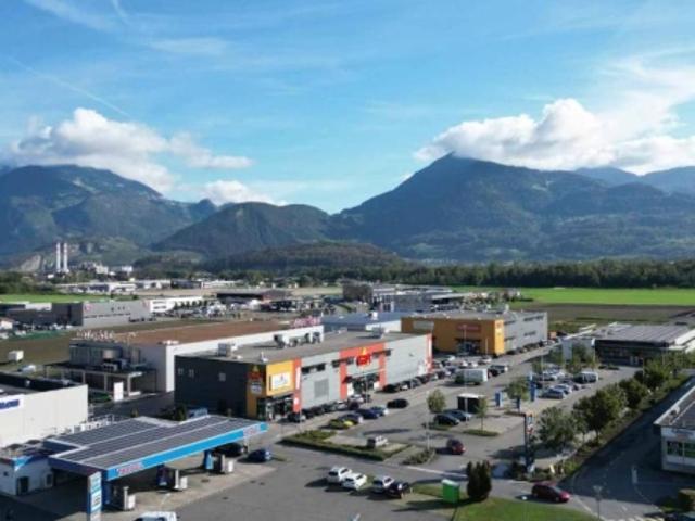 LOCAL COMMERCIAL — 946 M² EXCELLENTE VISIBILITE