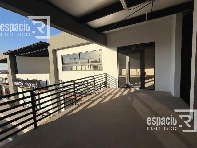 LOCAL CON GRAN TERRAZA EN CIRCUITO UNIVERSITARIO