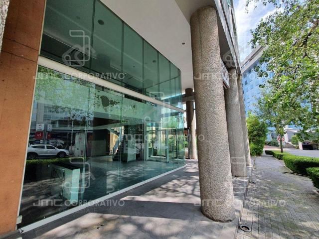 Local con mezzanine en renta, Santa Fe, CDMX