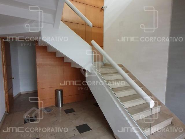 Local con mezzanine en renta, Santa Fe, CDMX