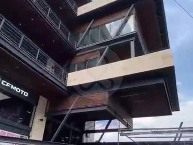 LOCAL CON TERRAZA