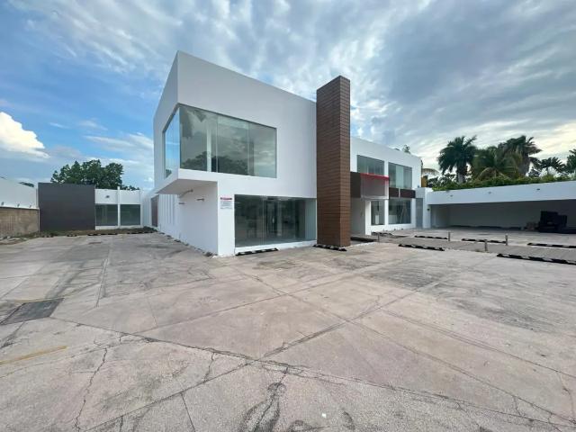 Local con uso de suelo comercial en renta sobre avenida cámara de comercio
