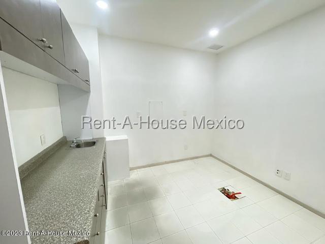 Local Consultorio en Renta en Naucalpan de Juarez, Lomas Verdes AM. 25 1584