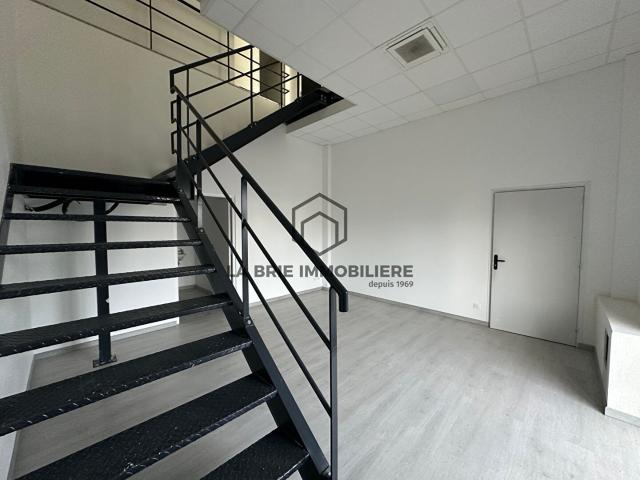 Local d'activité 195 m2 + 86 m2 de bureaux