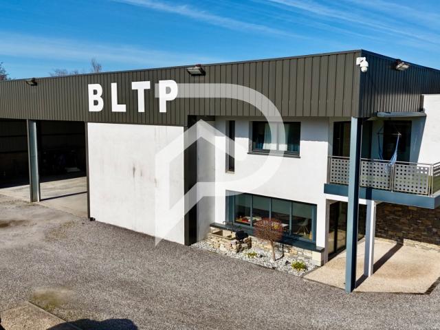 Local d'activité de 700 m² avec appartement T4 Bellocq 710m² Bellocq