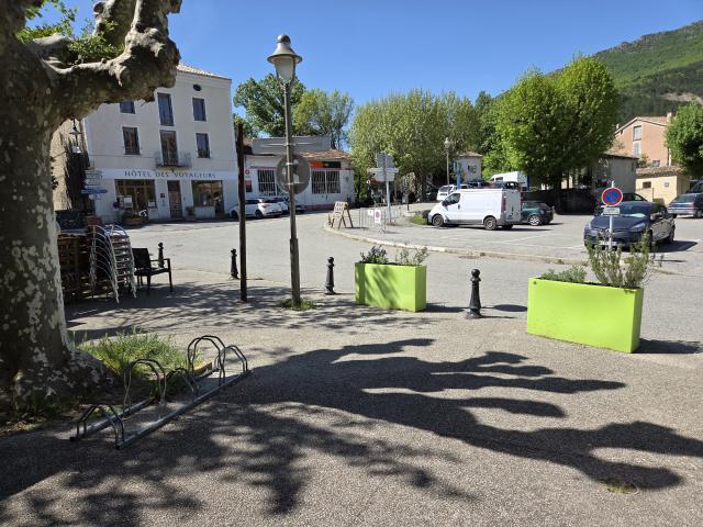 Emplacement de premier ordre!Local de 40m2 à acheter à La Motte Chalancon