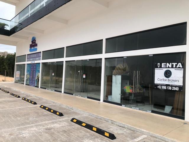 Local de 50 m? en renta y venta sobre Av. Prolongaci?n La Luna Canc?n | Alta exposici?n comercial