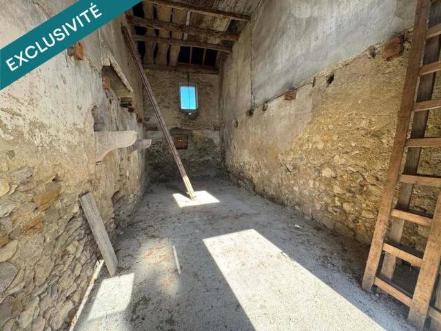 Local de 55 m2 au sol avec une toiture refaite