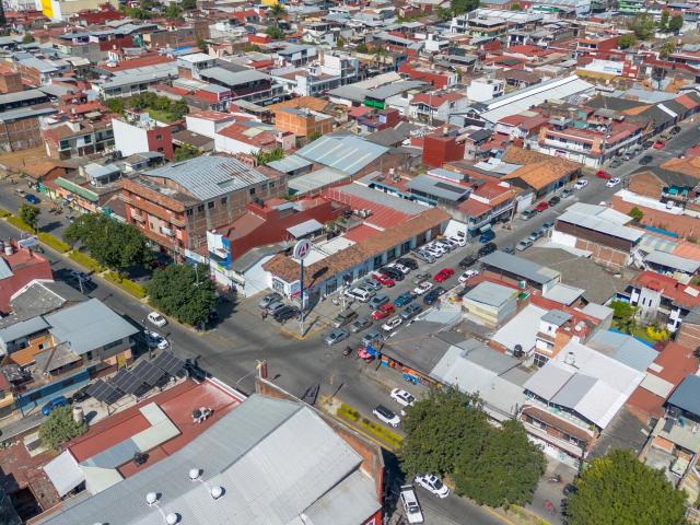 Local en Uruapan en esquina concurrida