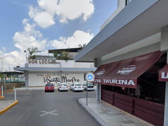 LOCAL EN VENTA YA RENTADO EN PLAZA COMERCIAL SHOPPING CENTER EN JURIQUILLA QUERETARO