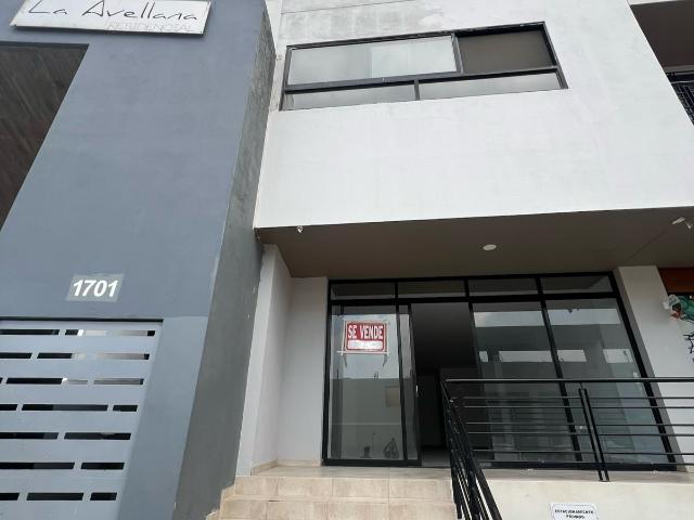Local en venta afuera del coto La Avellana, Santa Ana Tepetitl?n