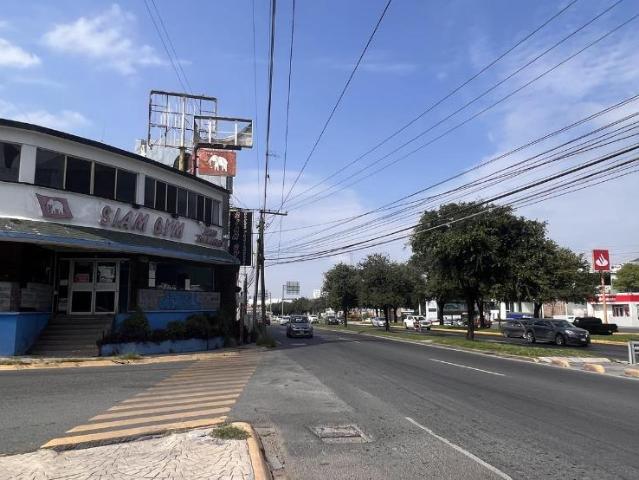 Local en Venta Col. Satelite Sobre Ave. Eugenio Garza Sada, Monterrey, N.L