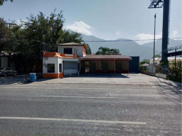 Local en venta en Yerbaniz, Santiago, Nuevo León