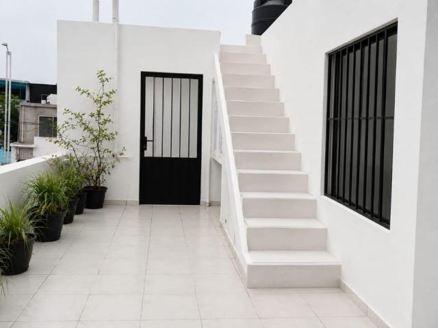 Casa con local Comercial  calle DONATO CASAS a unas cuadras ejército Mexicano, Boca del Río