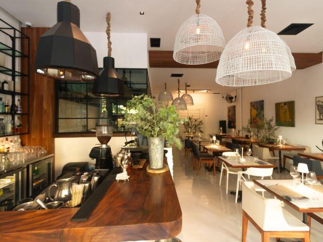 Local en Venta En Av. 10 Playa del Carmen Equipado para Restaurante
