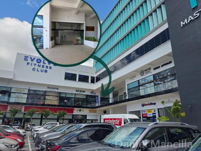 Local en Venta en Canc?n, Pol?gono Sur de Canc?n Av. 135, plaza con alto flujo vehicular