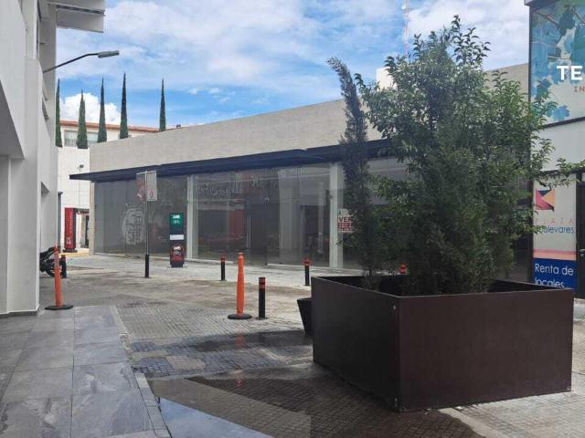 Local en Venta en Plaza Boulevares vista a la calle