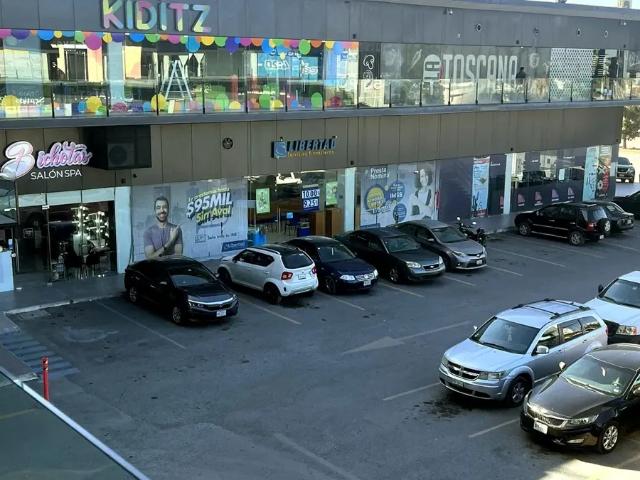 Local en Venta en Planta Baja en Plaza Novva, Saltillo – Ya Rentado
